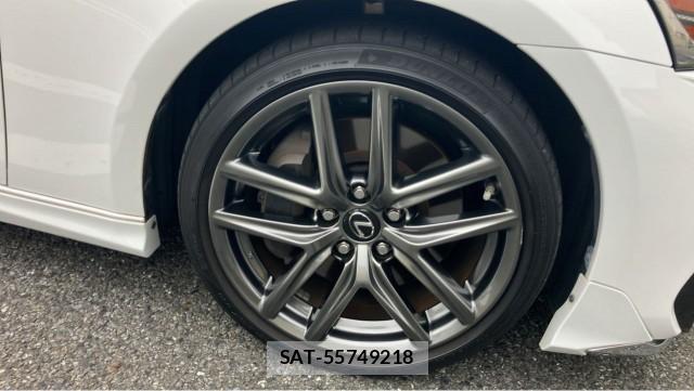 Lexus IS 2018-05 8877143-8