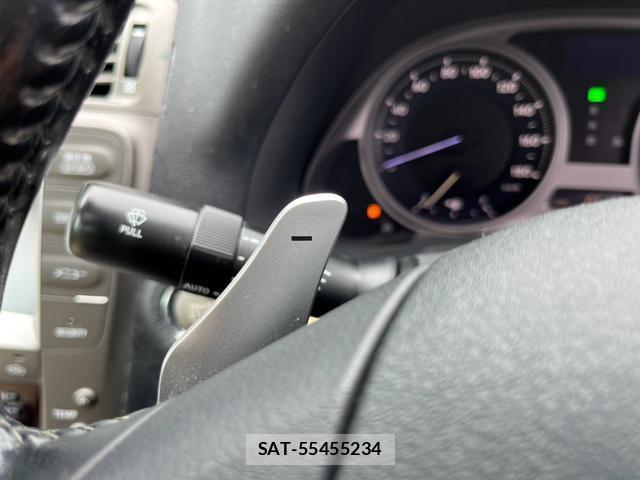 Lexus IS 2005-10 8877467-12