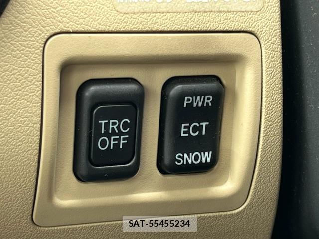 Lexus IS 2005-10 8877467-6
