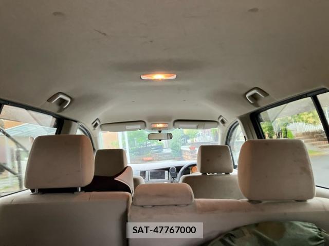 Toyota ISIS 2010-09 8876640-16