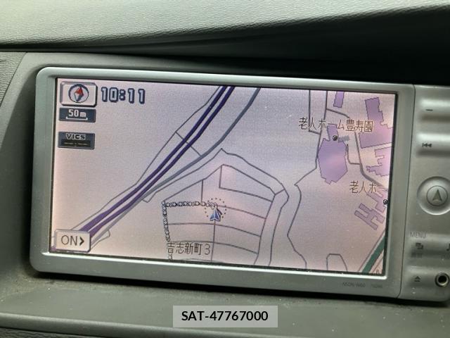 Toyota ISIS 2010-09 8876640-18