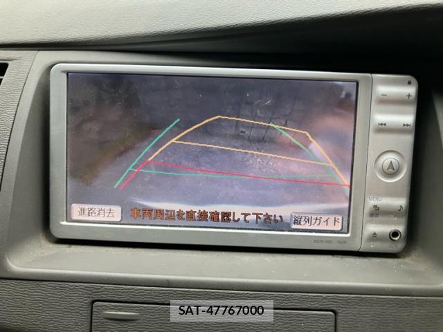 Toyota ISIS 2010-09 8876640-19