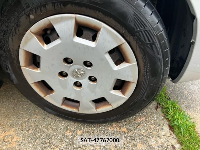 Toyota ISIS 2010-09 8876640-5