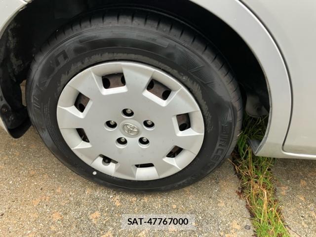 Toyota ISIS 2010-09 8876640-6