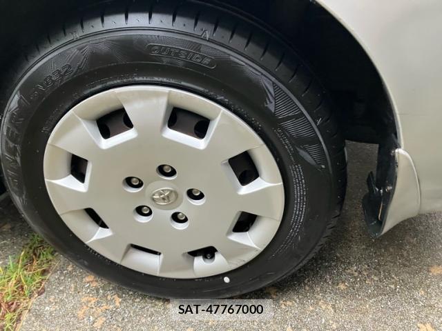 Toyota ISIS 2010-09 8876640-7