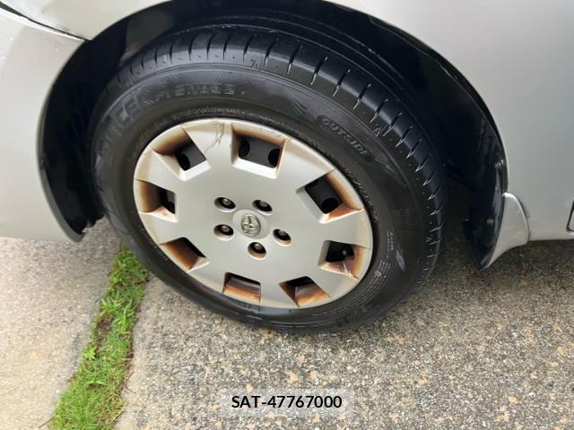 Toyota ISIS 2010-09 8876640-8