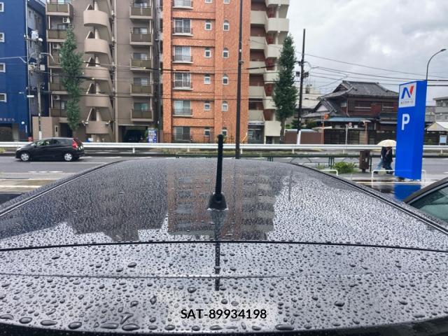 Toyota ISIS 2011-07 8877408-12