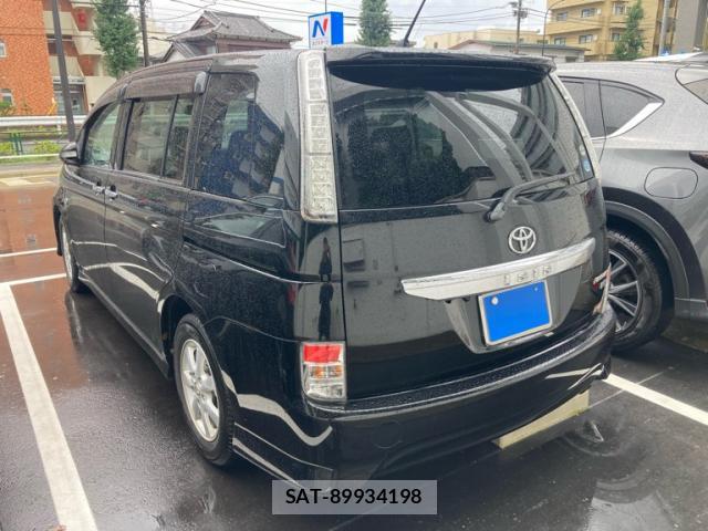 Toyota ISIS 2011-07 8877408-4
