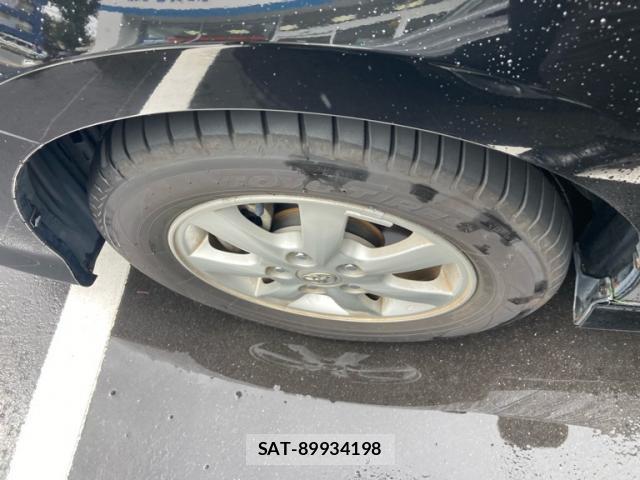 Toyota ISIS 2011-07 8877408-9