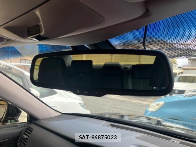 Toyota KLUGER HYBRID 2015-11 8876395-18