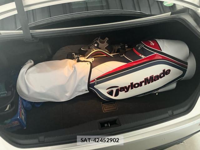Toyota KLUGER HYBRID 2016-10 8877627-14