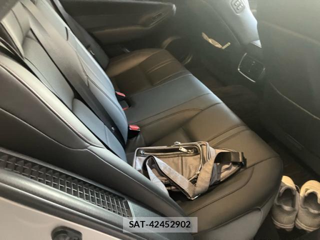Toyota KLUGER HYBRID 2016-10 8877627-15