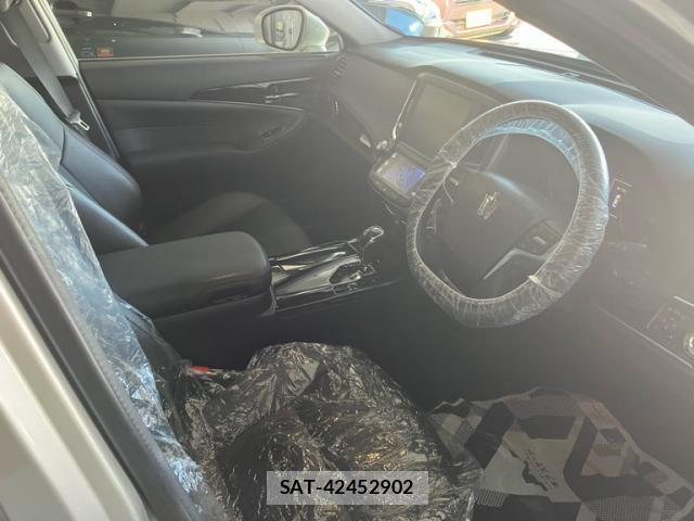 Toyota KLUGER HYBRID 2016-10 8877627-16