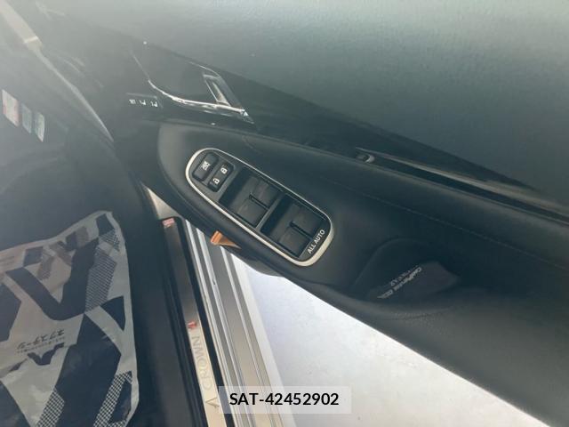 Toyota KLUGER HYBRID 2016-10 8877627-17