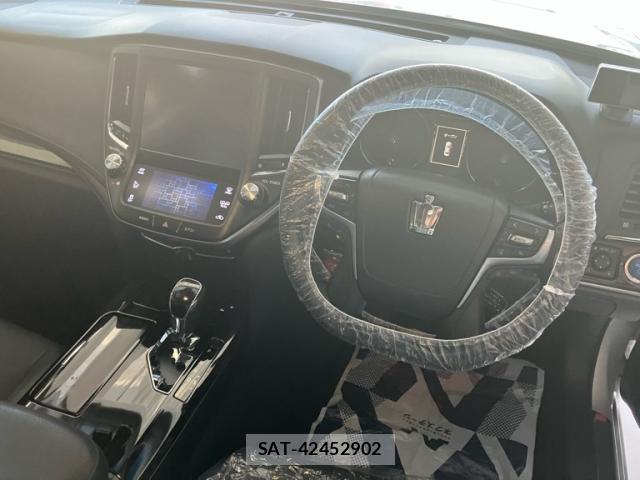 Toyota KLUGER HYBRID 2016-10 8877627-18