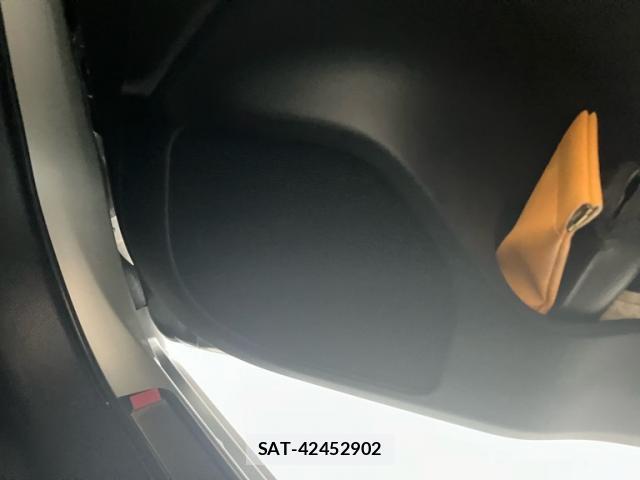 Toyota KLUGER HYBRID 2016-10 8877627-19