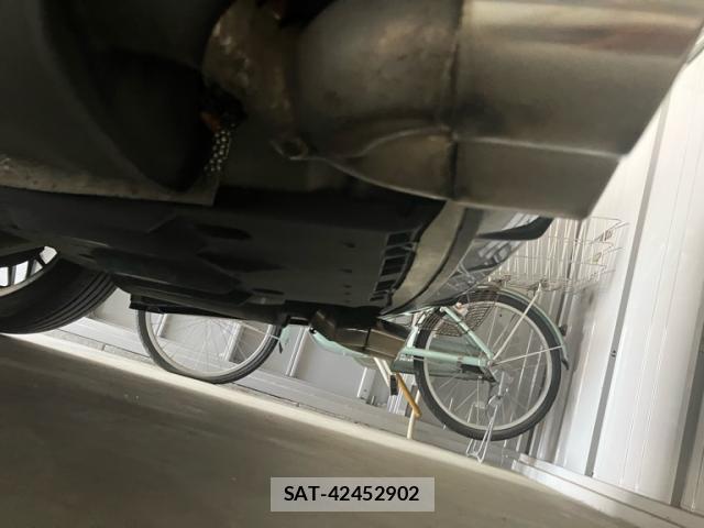 Toyota KLUGER HYBRID 2016-10 8877627-9