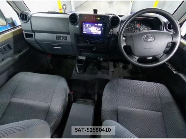 Toyota Land Cruiser 70 2014-08 8877437-2