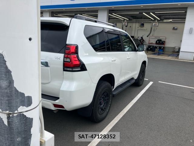 Toyota LAND CRUISER PRADO 2017-12 8876399-13