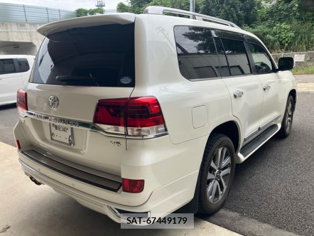 Toyota LAND CRUISER 2019-04 8876304-12