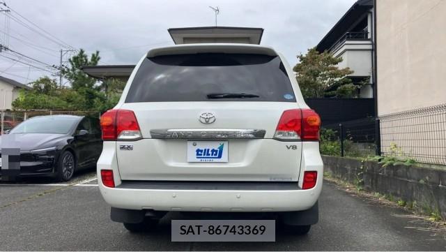 Toyota LAND CRUISER 2013-03 8877097-1