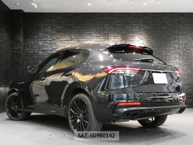 Maserati LEVANTE 2022-06 8877512-1