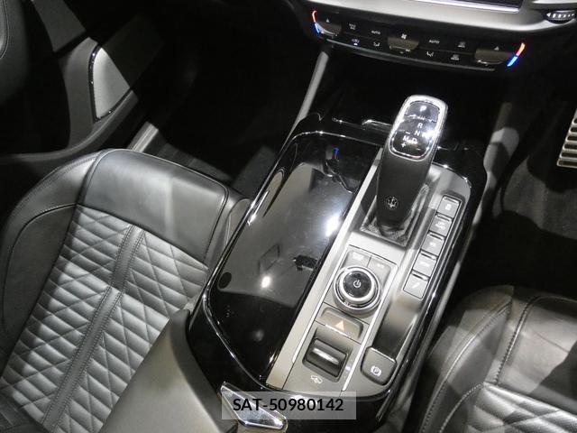 Maserati LEVANTE 2022-06 8877512-11
