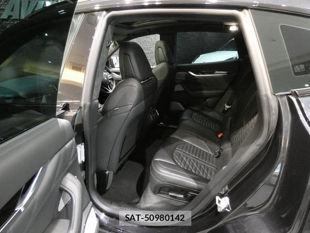 Maserati LEVANTE 2022-06 8877512-17