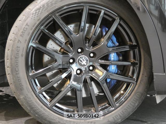Maserati LEVANTE 2022-06 8877512-5