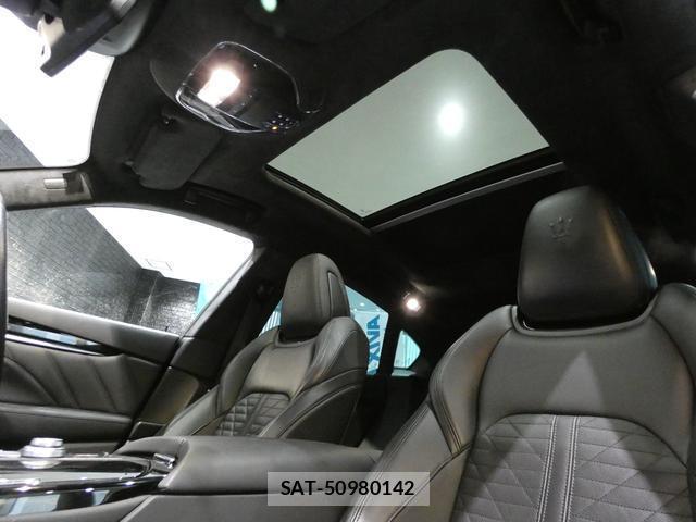 Maserati LEVANTE 2022-06 8877512-6