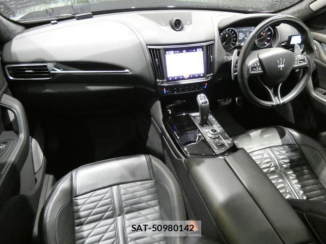 Maserati LEVANTE 2022-06 8877512-7