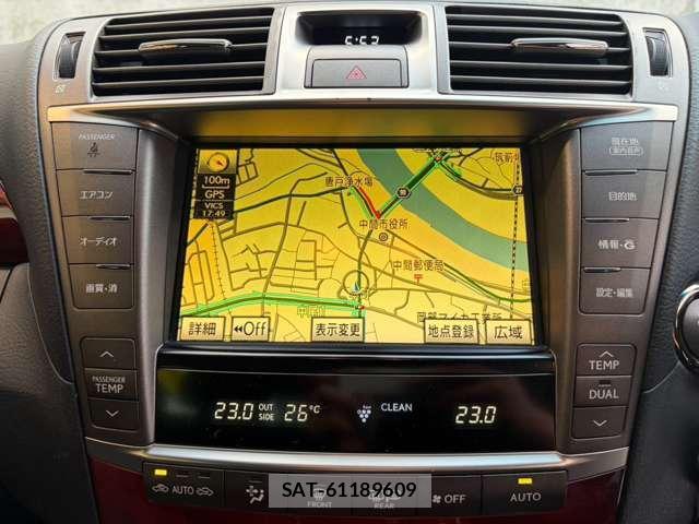 Lexus LS 2011-10 8877070-10