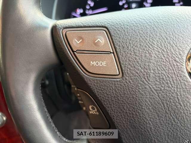 Lexus LS 2011-10 8877070-13