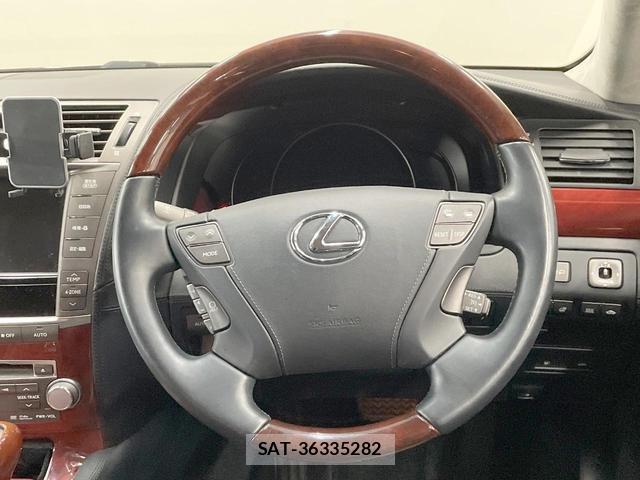 Lexus LS 2011-10 8877557-11