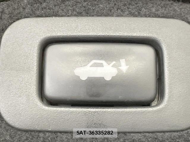 Lexus LS 2011-10 8877557-4