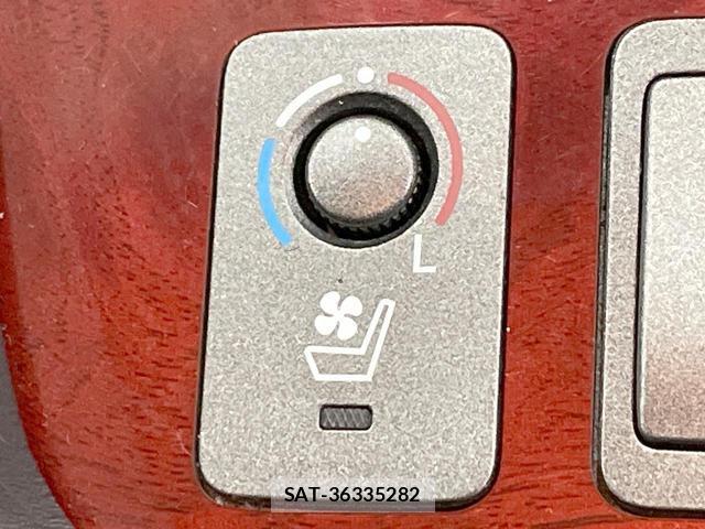 Lexus LS 2011-10 8877557-6