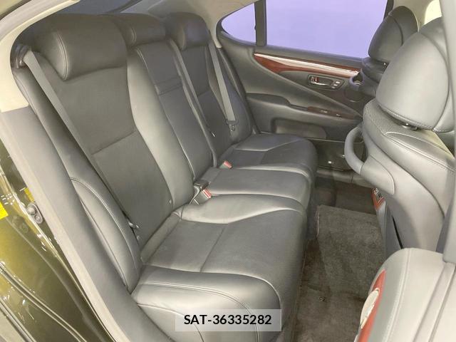 Lexus LS 2011-10 8877557-9