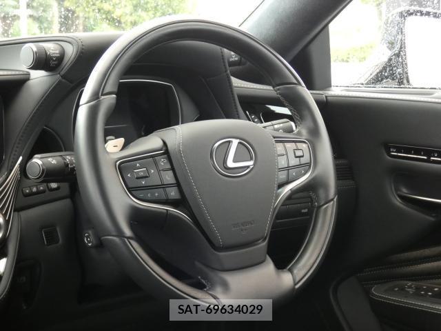 Lexus LS 2021-01 8877888-10