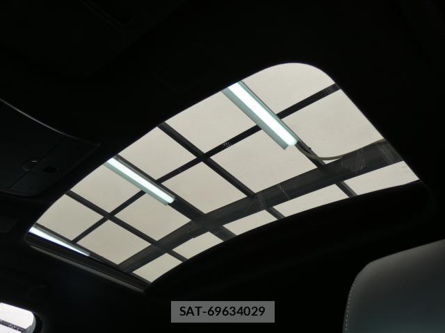Lexus LS 2021-01 8877888-17