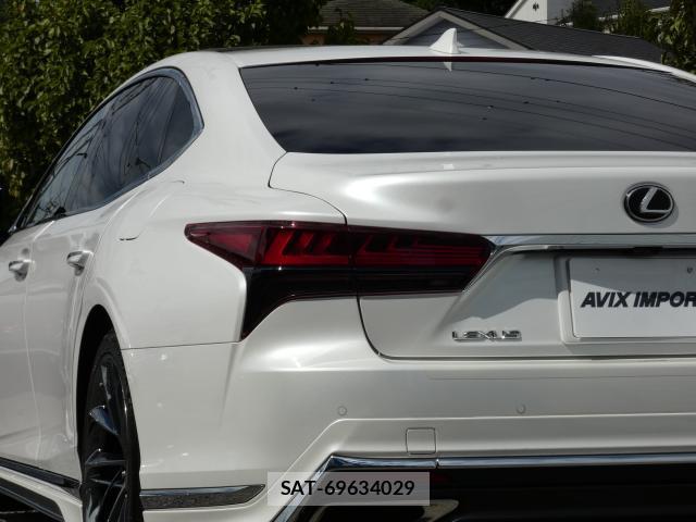 Lexus LS 2021-01 8877888-3