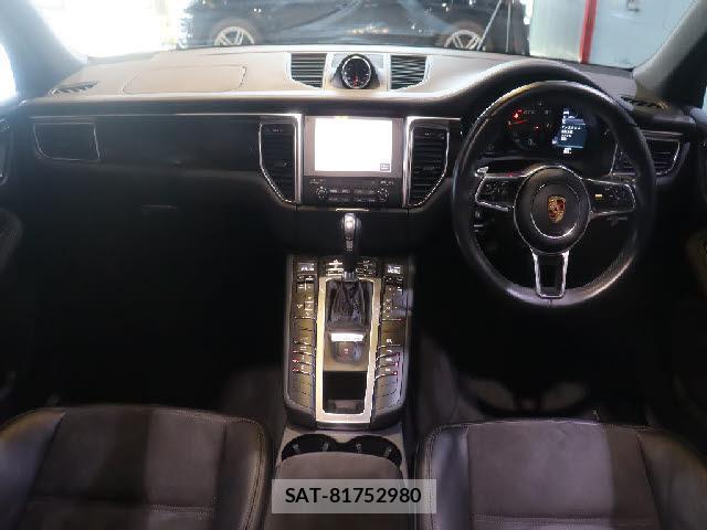 Porsche MACAN 2016-10 8878432-1