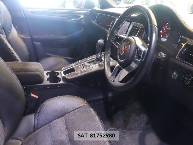 Porsche MACAN 2016-10 8878432-3