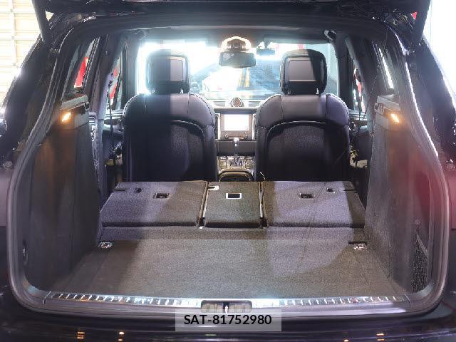 Porsche MACAN 2016-10 8878432-6