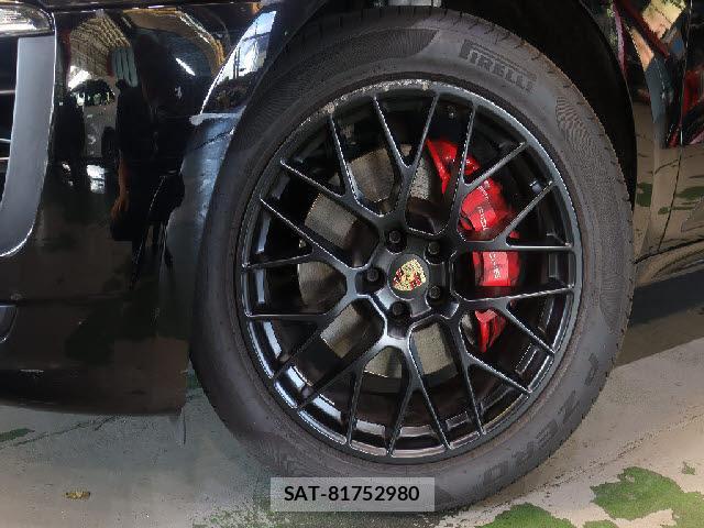 Porsche MACAN 2016-10 8878432-7
