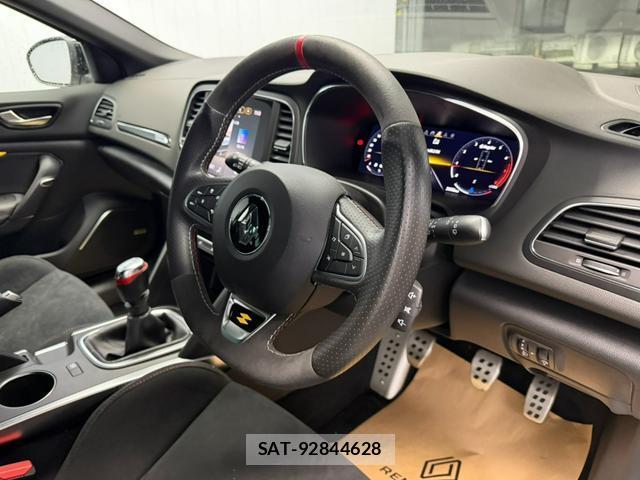 Renault MEGANE 2024-03 8877270-1