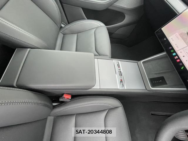 Tesla MODEL Y 2026-04 8876078-12