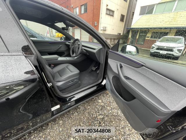 Tesla MODEL Y 2026-04 8876078-14