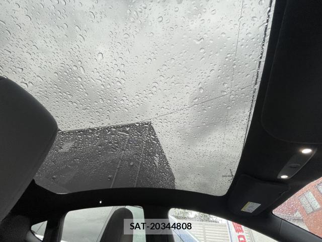 Tesla MODEL Y 2026-04 8876078-15