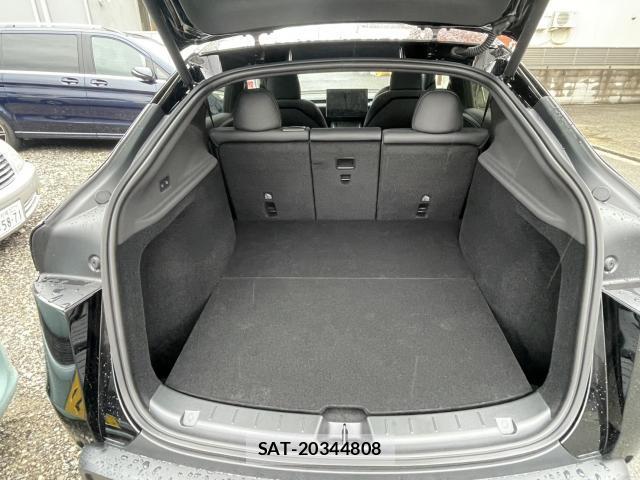 Tesla MODEL Y 2026-04 8876078-16