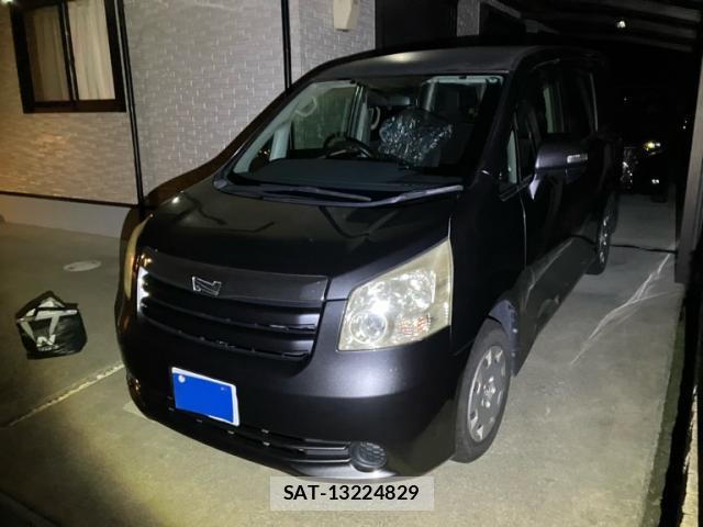 Toyota NOAH 2009-10 8876036-0